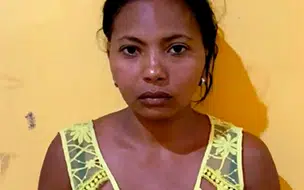 Suspeita de matar homem com gargalo de garrafa é presa