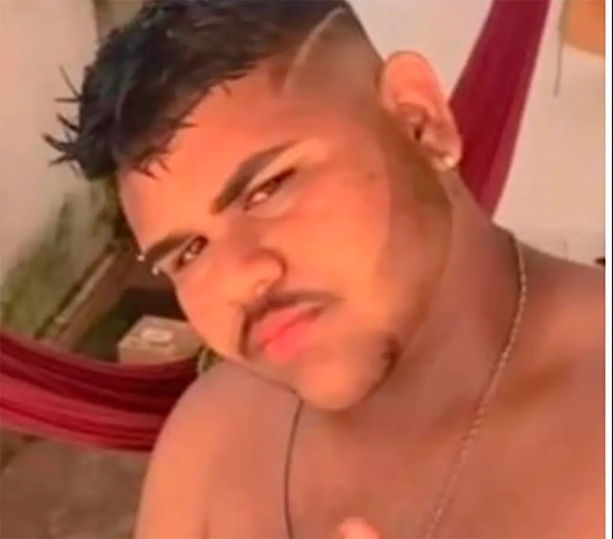 Paulo Henrique Leite Barbosa Filho, de 18 anos, foi encontrado morto com dois tiros