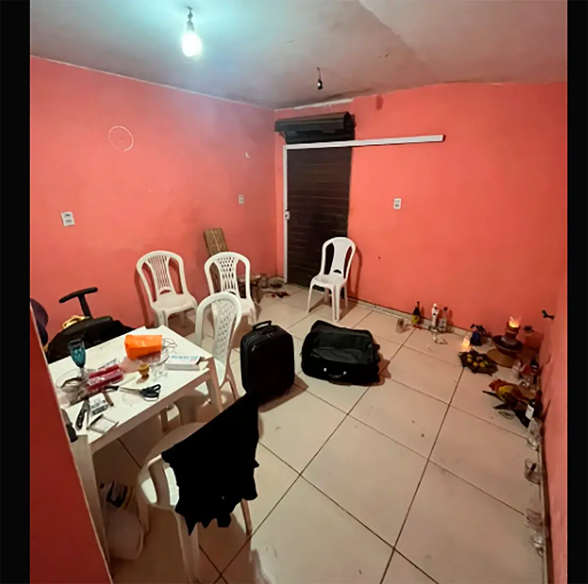 Polícia realizou mandado de busca e apreensão na residência do acusado