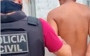 Polícia estoura boca de fumo e prende homem por tráfico no Morro da Esperança