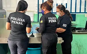 Mulher é presa tentando entrar com drogas na Casa de Custódia em Teresina