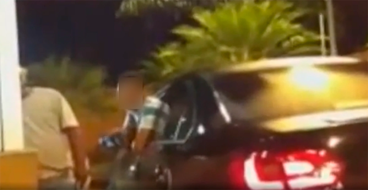 Vítima filmou o momento em que o agressor a insulta e profere palavras de baixo calão