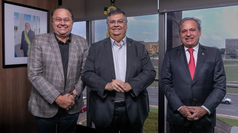 Ministro Flávio Dino fazendo história em defesa da justiça e segurança pública