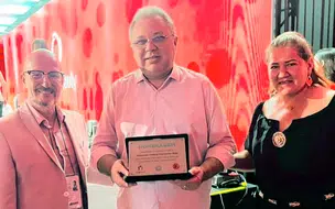 Deputado Florentino Neto recebe homenagem durante evento em Fortaleza