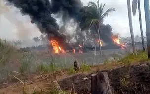 Cargueiro pega fogo em ferrovia no Maranhão; Veja Vídeos