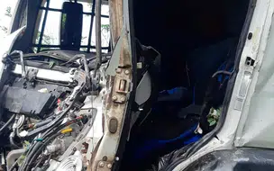 Acidente envolvendo dois caminhões deixa homem gravemente ferido em Inhuma