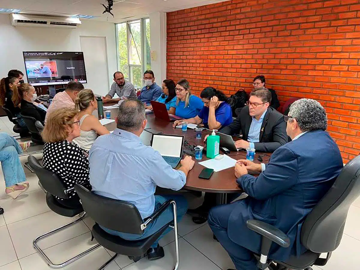 Reunião entre sesapi e membros do Comitê de Operações Emergenciais (COE) ocorreu esta manhã