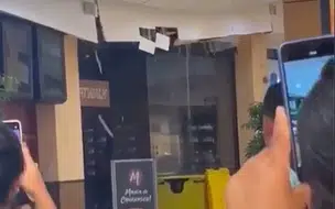 Em São Paulo parte do teto cai em shopping de Osasco Confira os vídeos