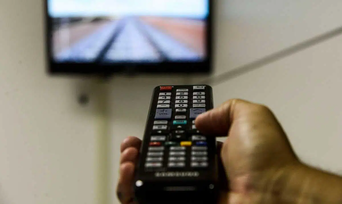 Famílias de baixa renda podem solicitar parabólica digital gratuita em algumas cidades do Brasil
