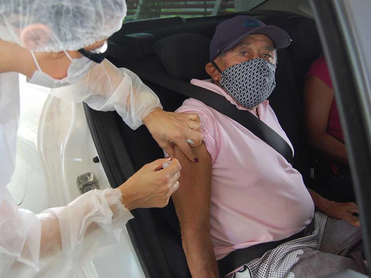 Idosos de 85 anos e mais podem tomar a vacina contra a gripe a partir de segunda-feira (17)