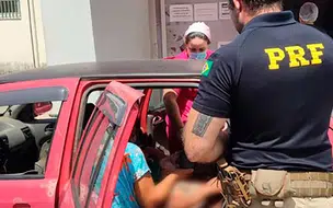 Policiais rodoviários auxiliam mulher que deu à luz dentro de carro em Parnaíba