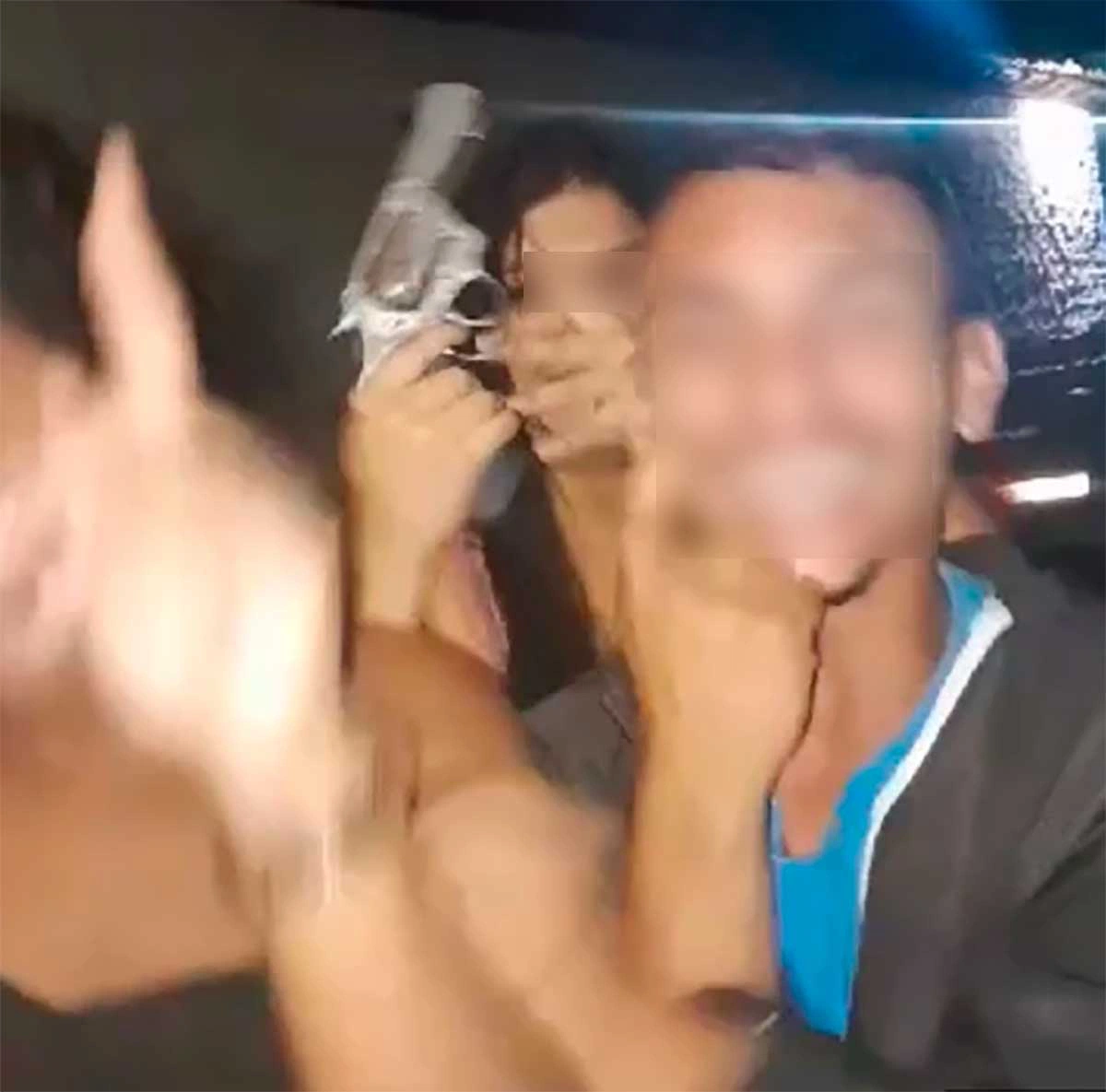 Nas imagens os jovens aparecem comemorando a morte de um faccionado rival