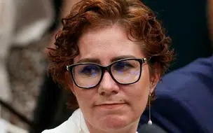 Carla Zambelli é condenada por porte ilegal de arma de fogo e constrangimento ilegal