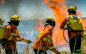 Incêndio de grandes proporções destrói madeireira na zona sul de Teresina
