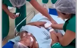 Paciente quase cai no chão após maca quebrar na Maternidade Dona Evangelina Rosa