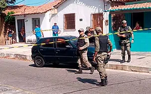 Barbeiro é esfaqueado e morre enquanto dirigia carro em Parnaíba