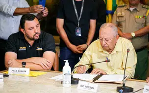 Prefeito assina licitação para obra de pavimentação em 30 bairros de Teresina