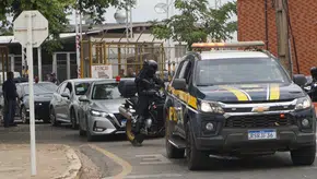Rocam ordenando iniciar o comboio