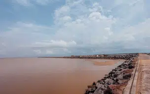 Governo instala primeira draga no Porto de Luís Correia