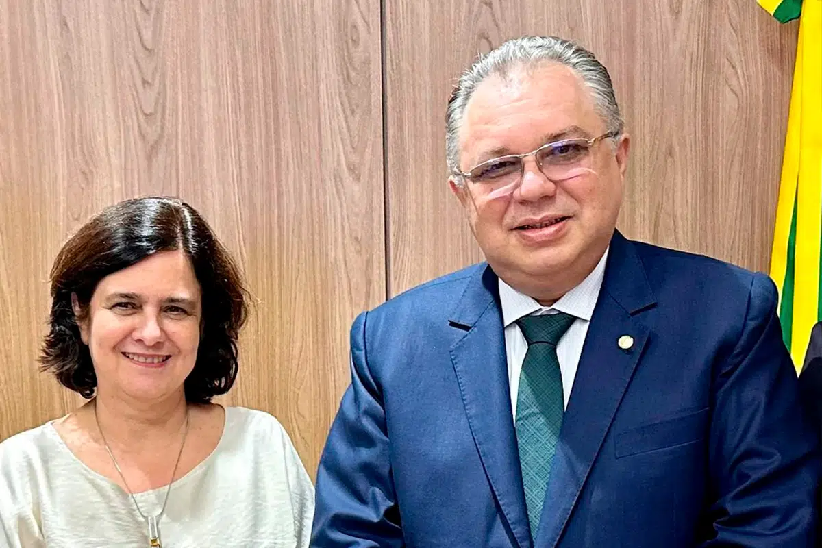 Florentino Neto garantiu R$ 1,5 milhão em recursos para a implantação de mais 10 leitos de UTI para o Hospital Universitário de Teresina.