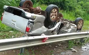 Motorista morre após carro capotar e bater em poste na BR 343 em Teresina