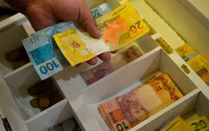 Salário mínimo de R$ 1.412 entra em vigor nesta segunda-feira 29