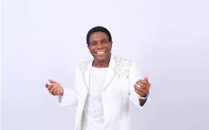 Neguinho da Beija-Flor se apresenta no Clube dos Diários em Teresina