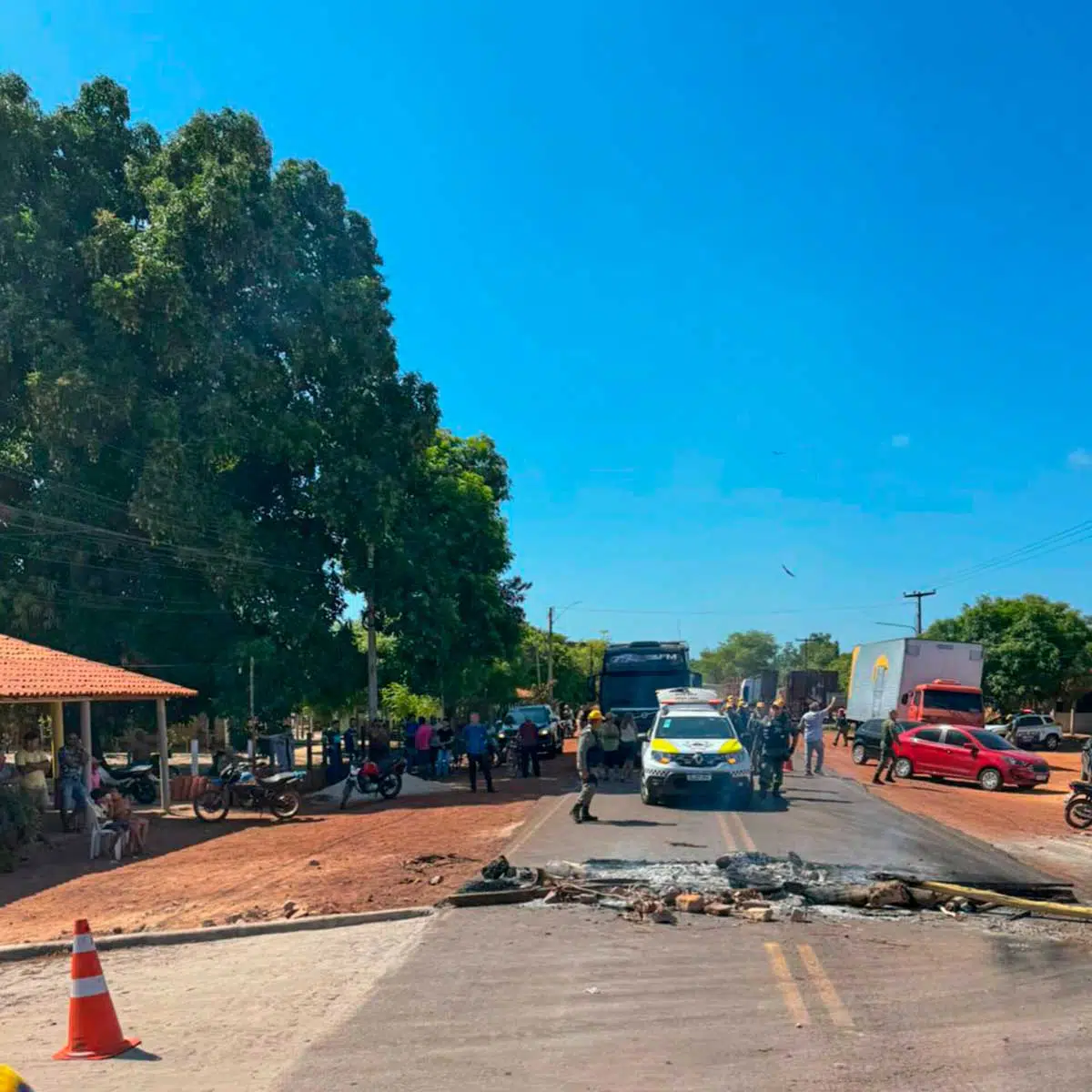 Ao que já se constatou preliminarmente, o transporte da cana-de-açúcar, à primeira vista, é realizado à margem da legislação em vigor, de forma inadequada e ilegalmente, aparentemente sempre com excesso de carga