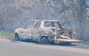Carro de passeio pega fogo ao passar por ônibus em chamas na BR 343 em Teresina