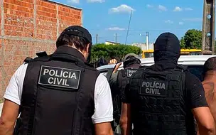 Casal que enterrou droga em quintal de casa é preso por tráfico em Caxingó