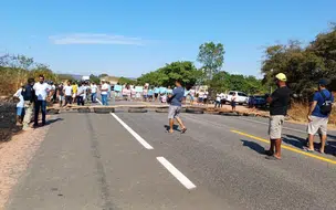 Moradores de Redenção do Gurgueia Bloqueiam BR-135 em Protesto