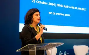 Ministra da Saúde defende criação de coalizão para produção regional de vacinas