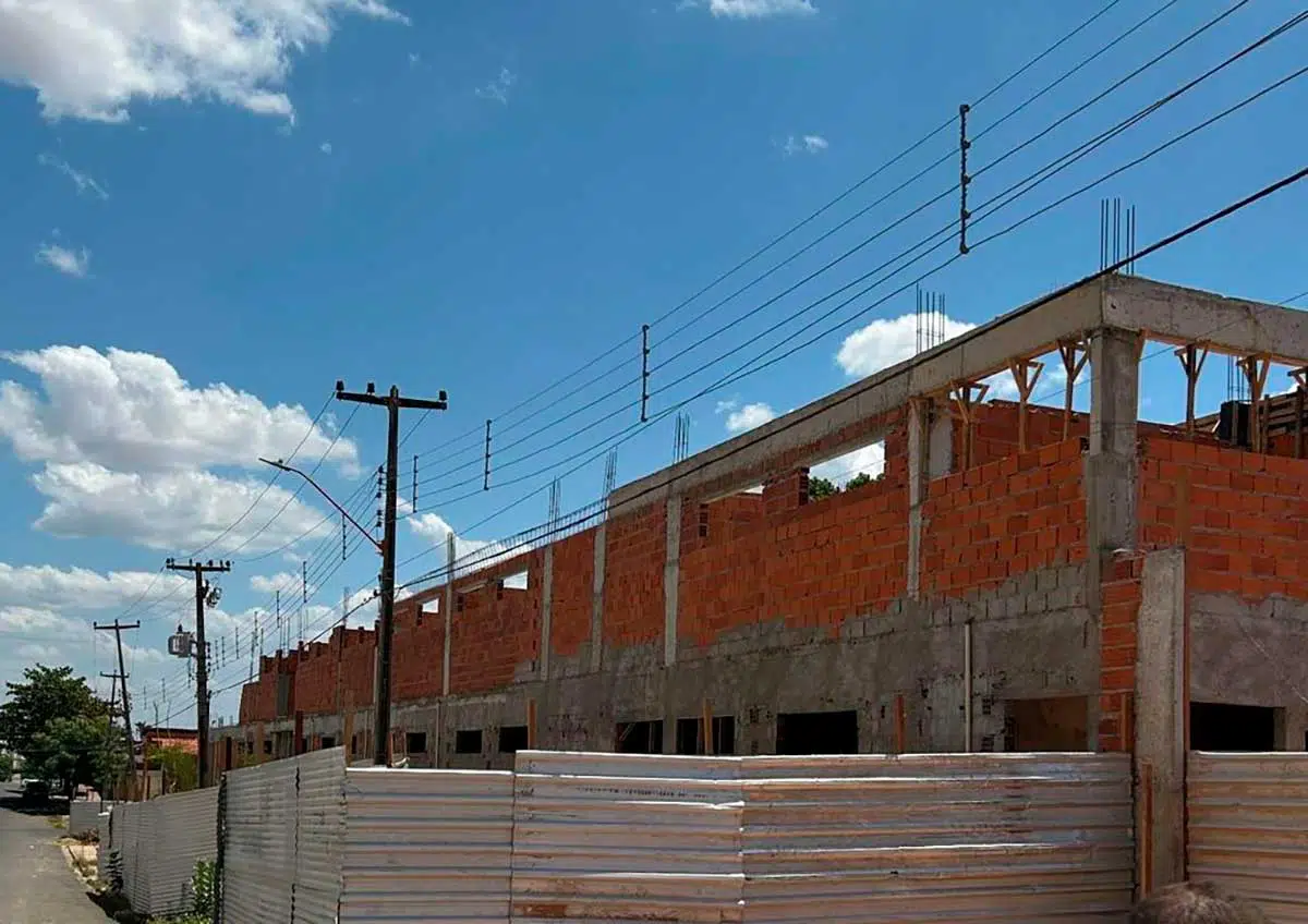 O projeto prevê um espaço amplo contando com dois pisos, diversas salas, auditório e estacionamento