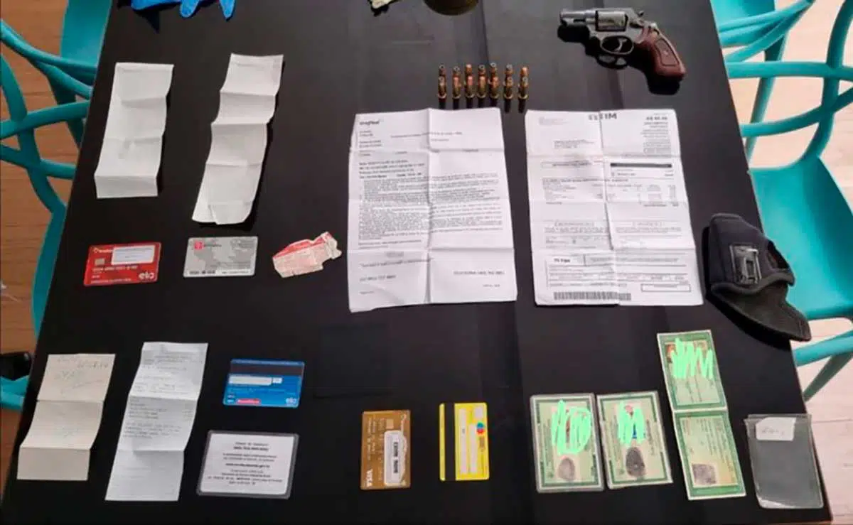 Policiais federais cumprem sete mandados judiciais, sendo três mandados de prisão temporária e quatro de busca e apreensão