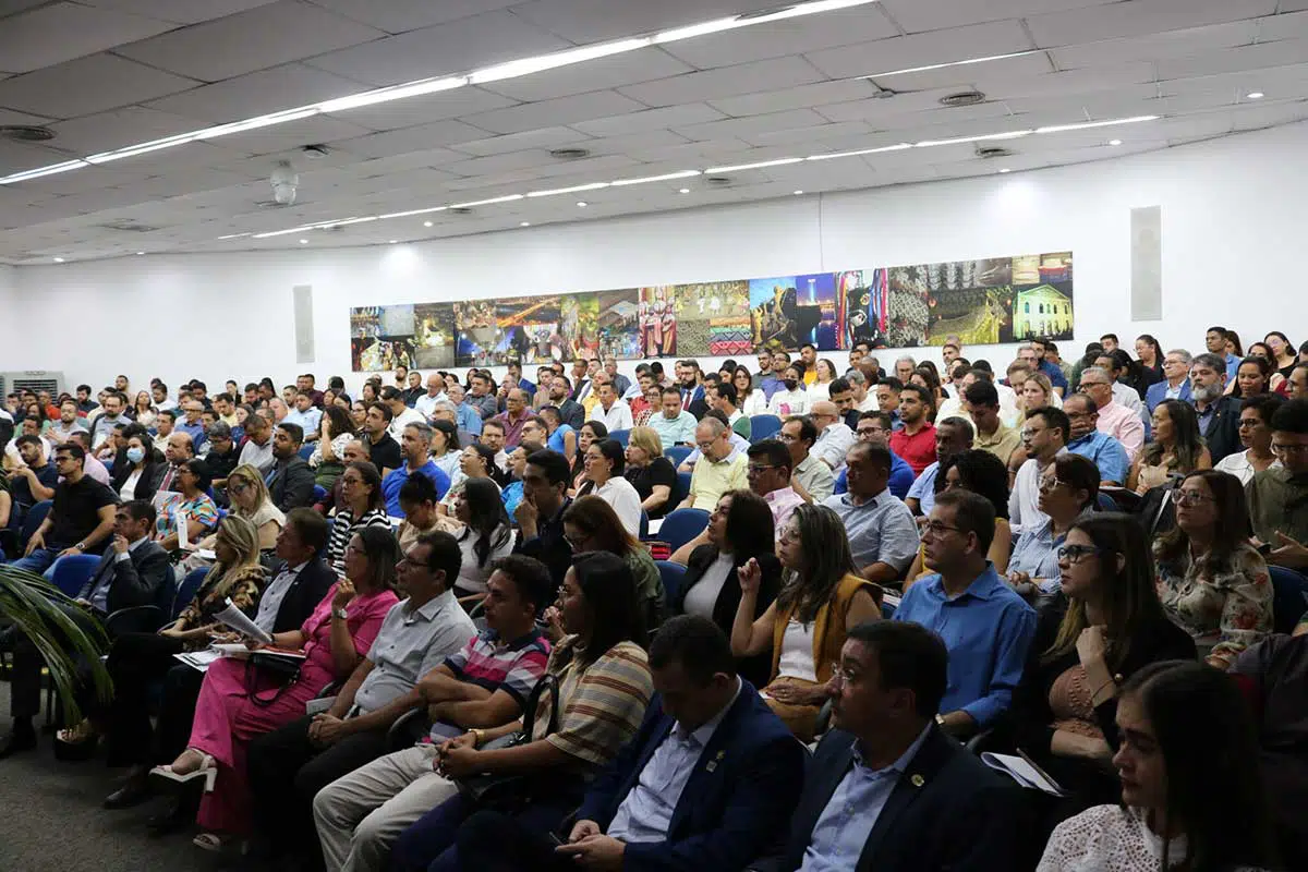 serie de seminários “Transição municipal 2024: responsabilidades e obrigações dos gestores”, no auditório da Corte de Contas, em Teresina.