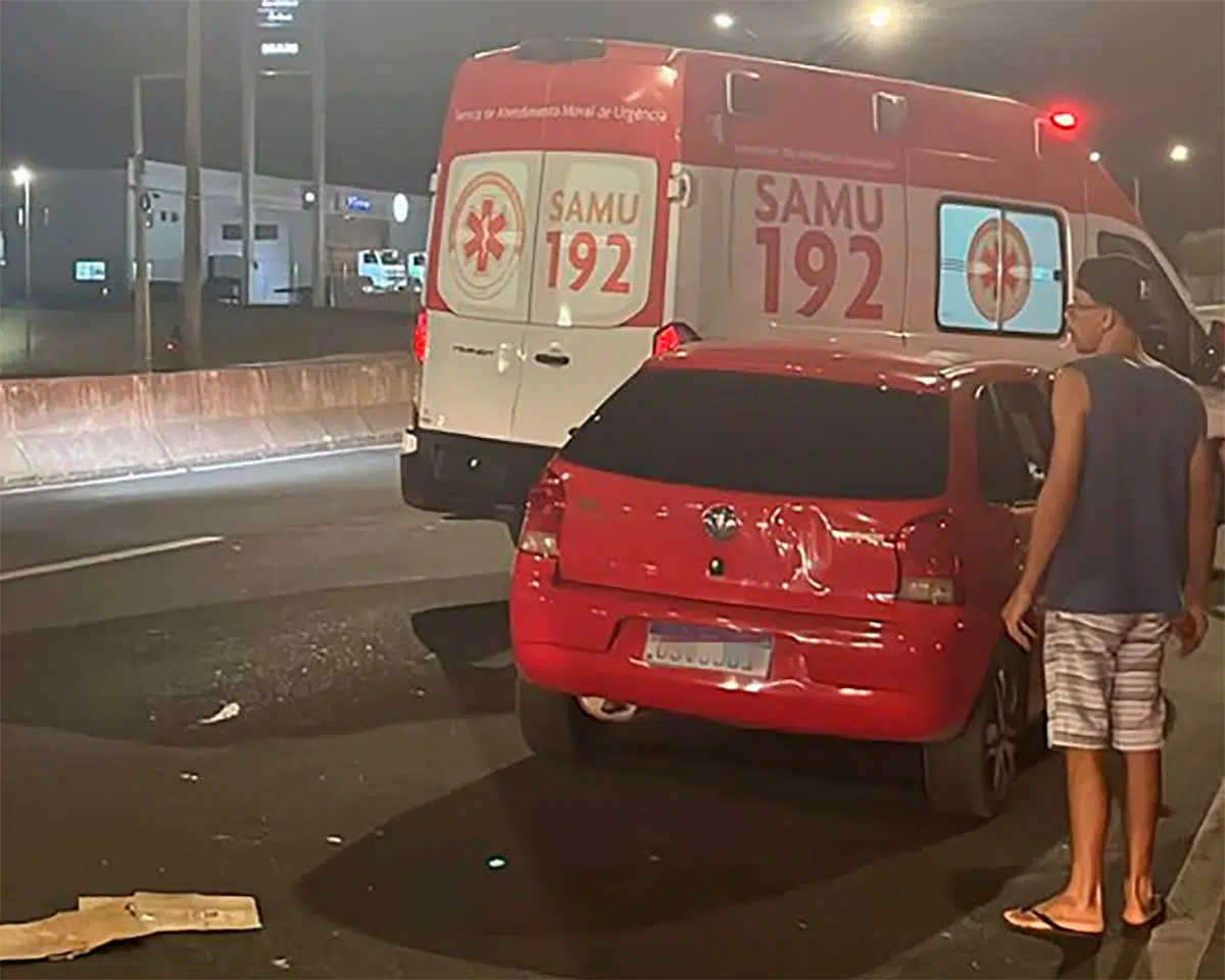 Motorista conseguiu escapar após saltar de carro em movimento