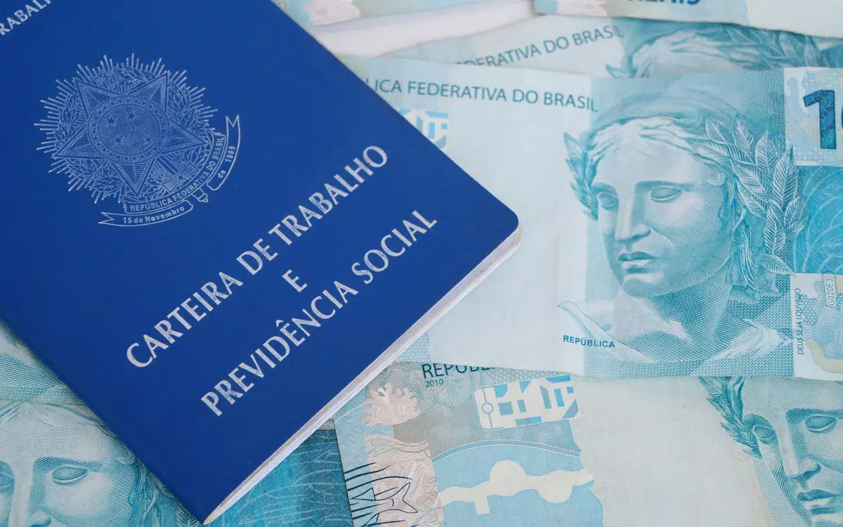 O governo federal apresentou uma proposta para revisar a regra de aumento real do salário mínimo