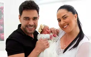 Zezé Di Camargo e Graciele Lacerda posam com a filha recém-nascida em ensaio
