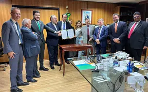 Ministro Camilo Santana assina acordo para instalação do HU de Parnaíba