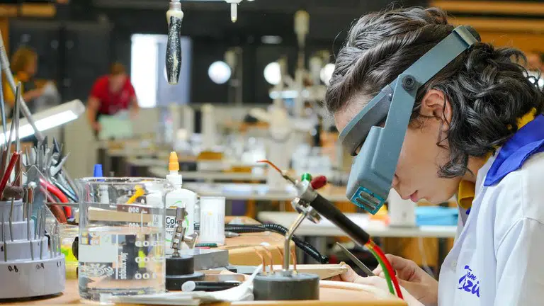 Na Indústria, houve alta de 1,3% no segmento de transformação, com alto valor agregado