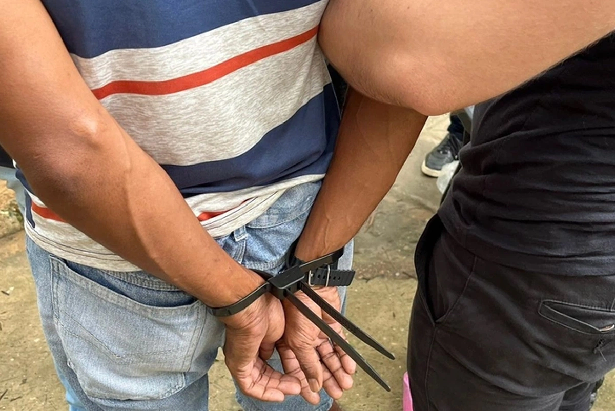 Operação Interditados prende 12 pessoas e encontra celulares enterrados na Praça da Bandeira