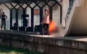 Homem joga álcool e ateia fogo em mulher em estação de trem no Rio