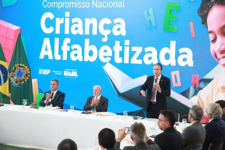 Brasil recuperou o desempenho de alfabetização anterior à pandemia de covid-19