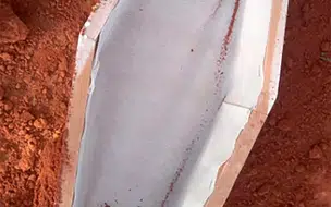 Bebê morto é esquecido em necrotério e família enterra caixão sem corpo no Piauí