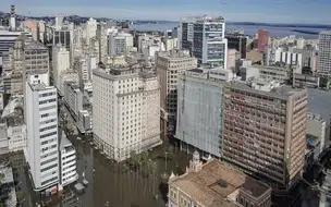 Comporta é aberta para escoar água do centro de Porto Alegre