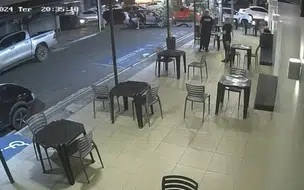 Bandidos sequestram motorista de app e colidem carro da vítima em Teresina