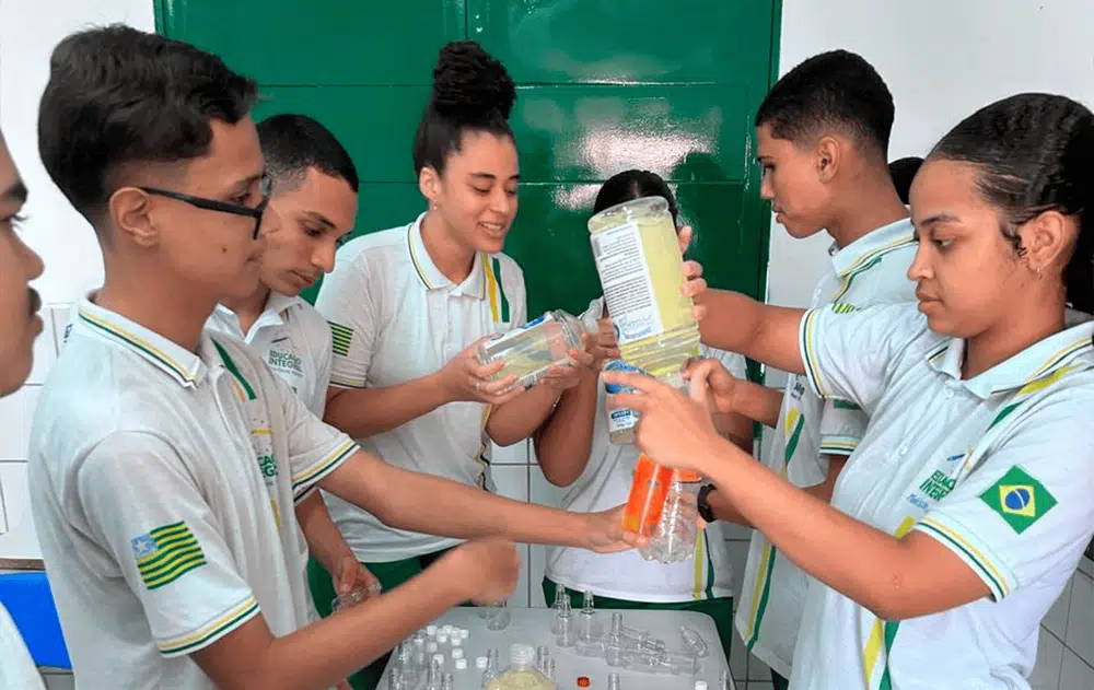 Os estudantes criaram um repelente natural como alternativa acessível e segura para proteção contra o mosquito transmissor da dengue