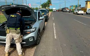 Condutora é presa com veículo roubado e documento falso em Teresina