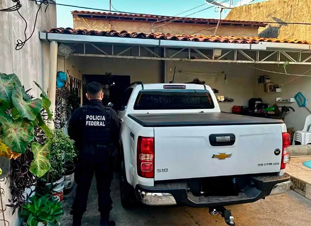 A PF cumpriu nesta quarta-feira (26) 14 mandados judiciais, sendo um de prisão preventiva e 13 de busca e apreensão