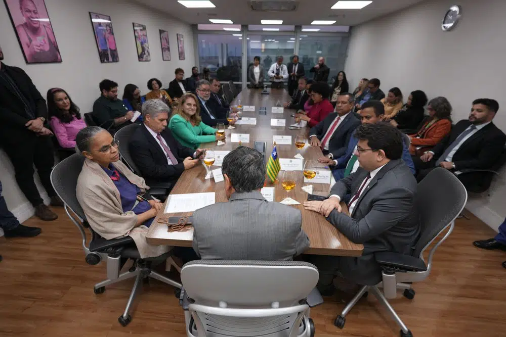 O Ministro Wellington Dias (MDS) conduziu a reunião de assinatura do acordo.